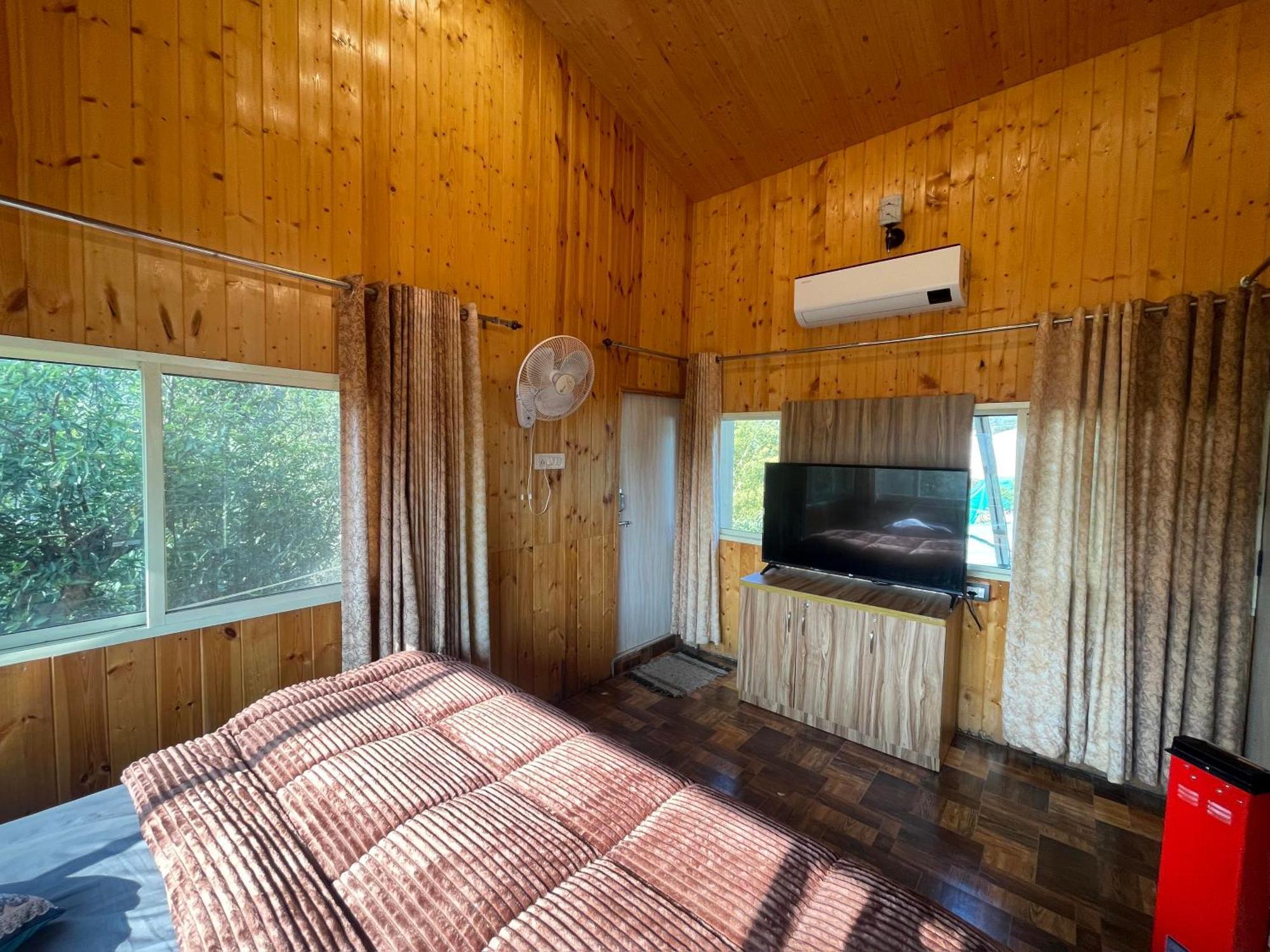 Saraiville- Luxury Riverside Cottages Dehradun Exterior photo